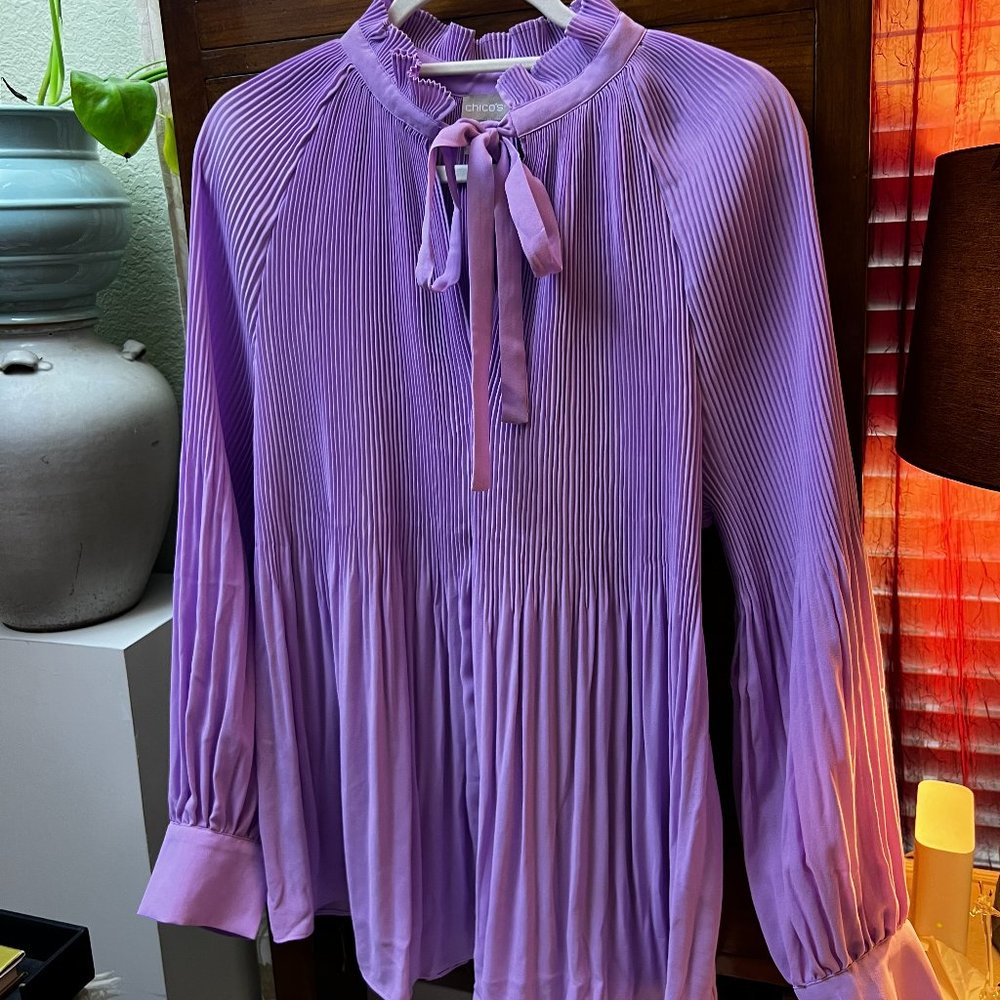 Chicos Pleated Tunic Top w Pussybow